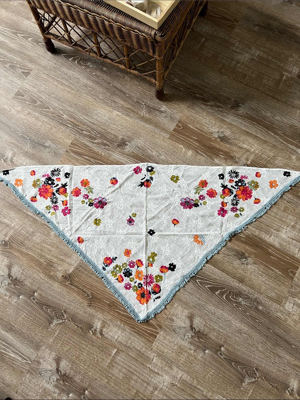 Like new! Beautiful cotton embroidered scarf